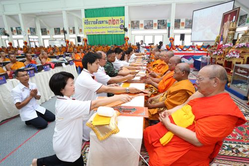 ภาพ No.10963:ประมวลภาพพิธีถวายสังฆทาน 323 วัด ครั้งที่ 100 ณ วัดพุทธภูมิ จ.ยะลา