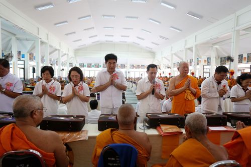 ภาพ No.10966:ประมวลภาพพิธีถวายสังฆทาน 323 วัด ครั้งที่ 100 ณ วัดพุทธภูมิ จ.ยะลา