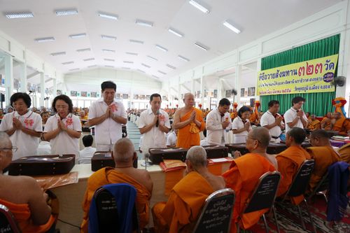 ภาพ No.10967:ประมวลภาพพิธีถวายสังฆทาน 323 วัด ครั้งที่ 100 ณ วัดพุทธภูมิ จ.ยะลา