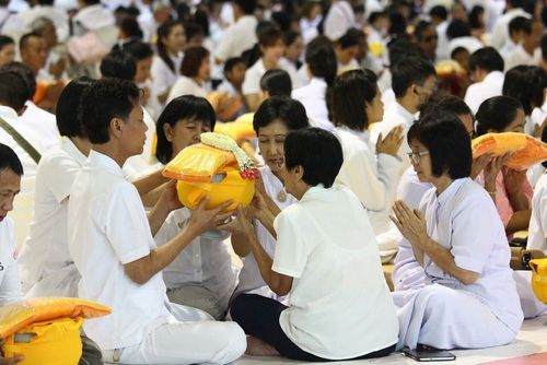 ภาพ No.10923:ประมวลภาพพิธีขอขมาและรับบาตรผ้าไตรประจำปี พ.ศ. 2557