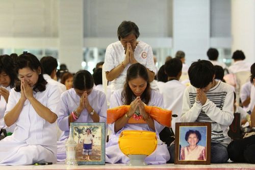 ภาพ No.10922:ประมวลภาพพิธีขอขมาและรับบาตรผ้าไตรประจำปี พ.ศ. 2557