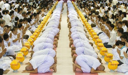 ภาพ No.10925:ประมวลภาพพิธีขอขมาและรับบาตรผ้าไตรประจำปี พ.ศ. 2557