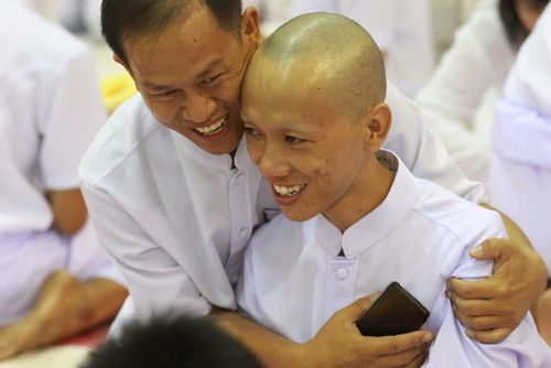 ภาพ No.10930:ประมวลภาพพิธีขอขมาและรับบาตรผ้าไตรประจำปี พ.ศ. 2557