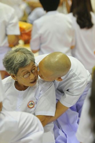 ภาพ No.10934:ประมวลภาพพิธีขอขมาและรับบาตรผ้าไตรประจำปี พ.ศ. 2557