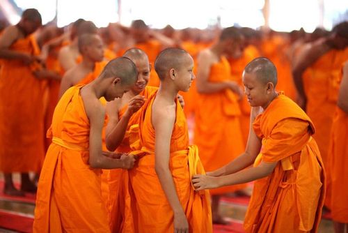 ภาพ No.11022:ประมวลภาพพิธีบรรพชาและคล้องอังสะ วันเสาร์ที่ 5 เมษายน 2557