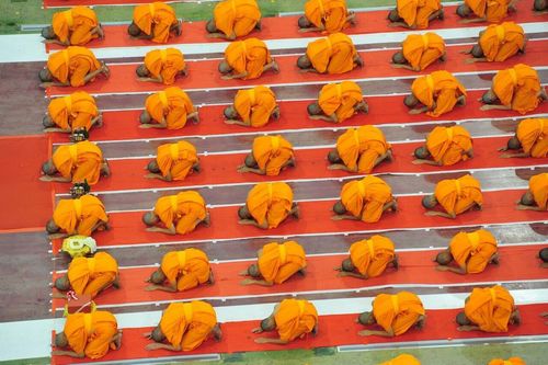 ภาพ No.11025:ประมวลภาพพิธีบรรพชาและคล้องอังสะ วันเสาร์ที่ 5 เมษายน 2557