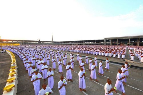 ภาพ No.10975:ประมวลภาพพิธีวันทาเจดีย์ วันเสาร์ที่ 5 เมษายน 2557