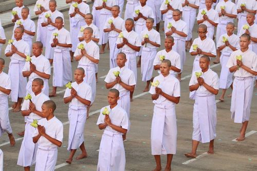 ภาพ No.10979:ประมวลภาพพิธีวันทาเจดีย์ วันเสาร์ที่ 5 เมษายน 2557