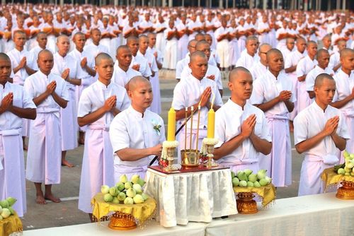 ภาพ No.10978:ประมวลภาพพิธีวันทาเจดีย์ วันเสาร์ที่ 5 เมษายน 2557