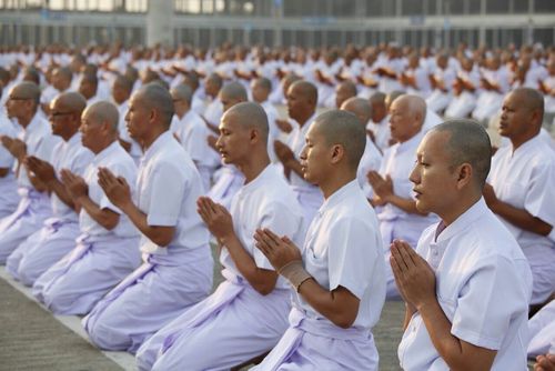 ภาพ No.10982:ประมวลภาพพิธีวันทาเจดีย์ วันเสาร์ที่ 5 เมษายน 2557