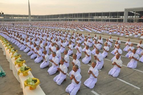 ภาพ No.10984:ประมวลภาพพิธีวันทาเจดีย์ วันเสาร์ที่ 5 เมษายน 2557