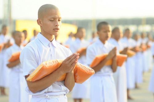 ภาพ No.10985:ประมวลภาพพิธีวันทาเจดีย์ วันเสาร์ที่ 5 เมษายน 2557