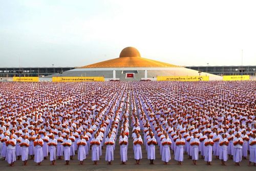 ภาพ No.10990:ประมวลภาพพิธีวันทาเจดีย์ วันเสาร์ที่ 5 เมษายน 2557