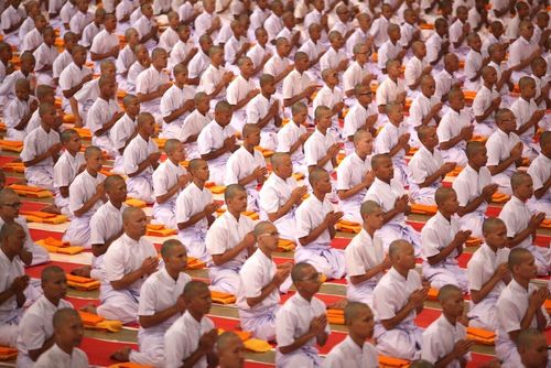 ภาพ No.11041:ประมวลภาพพิธีบรรพชาและคล้องอังสะ วันเสาร์ที่ 5 เมษายน 2557