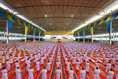 ภาพ No.11043:ประมวลภาพพิธีบรรพชาและคล้องอังสะ วันเสาร์ที่ 5 เมษายน 2557