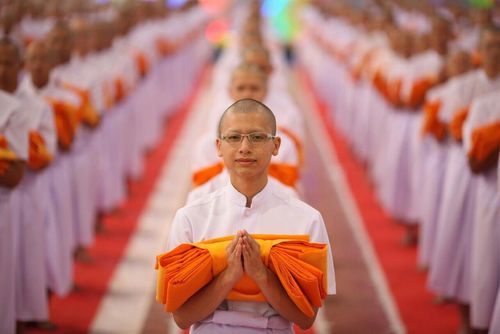 ภาพ No.11042:ประมวลภาพพิธีบรรพชาและคล้องอังสะ วันเสาร์ที่ 5 เมษายน 2557