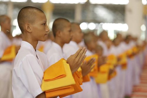 ภาพ No.11044:ประมวลภาพพิธีบรรพชาและคล้องอังสะ วันเสาร์ที่ 5 เมษายน 2557