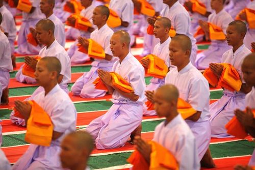 ภาพ No.11048:ประมวลภาพพิธีบรรพชาและคล้องอังสะ วันเสาร์ที่ 5 เมษายน 2557