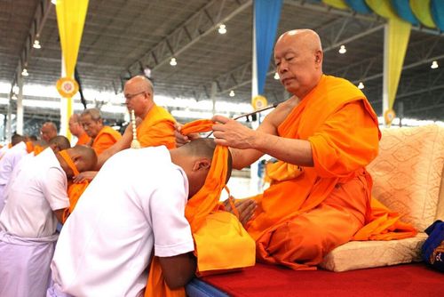 ภาพ No.11056:ประมวลภาพพิธีบรรพชาและคล้องอังสะ วันเสาร์ที่ 5 เมษายน 2557