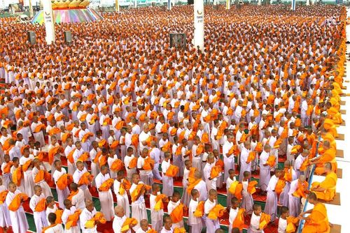 ภาพ No.11054:ประมวลภาพพิธีบรรพชาและคล้องอังสะ วันเสาร์ที่ 5 เมษายน 2557