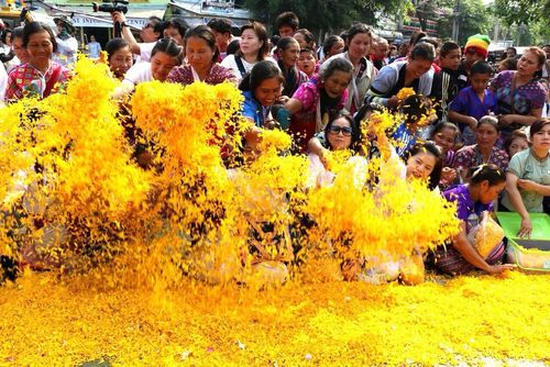 ภาพ No.10999:ประมวลภาพธุดงค์อัญเชิญพระบรมธาตุใจกลางเมืองเชียงใหม่