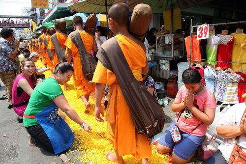 ภาพ No.11008:ประมวลภาพธุดงค์อัญเชิญพระบรมธาตุใจกลางเมืองเชียงใหม่