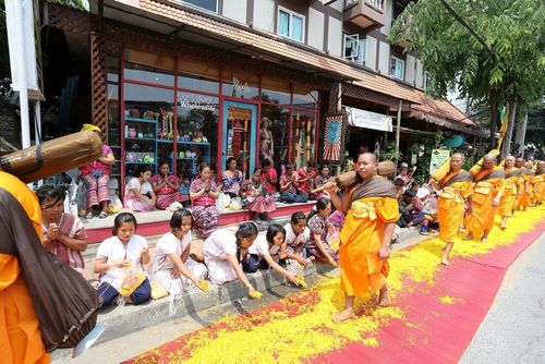 ภาพ No.11010:ประมวลภาพธุดงค์อัญเชิญพระบรมธาตุใจกลางเมืองเชียงใหม่