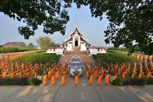 ภาพ No.11118: ธุดงค์อัญเชิญพระบรมธาตุประดิษฐาน ณ เจดีย์น้อยดอยสวรรค์ วัดแม่ขิง