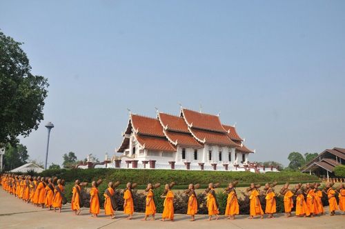 ภาพ No.11120: ธุดงค์อัญเชิญพระบรมธาตุประดิษฐาน ณ เจดีย์น้อยดอยสวรรค์ วัดแม่ขิง