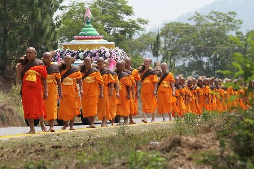 ภาพ No.11124: ธุดงค์อัญเชิญพระบรมธาตุประดิษฐาน ณ เจดีย์น้อยดอยสวรรค์ วัดแม่ขิง