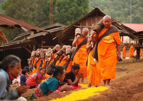 ภาพ No.11125: ธุดงค์อัญเชิญพระบรมธาตุประดิษฐาน ณ เจดีย์น้อยดอยสวรรค์ วัดแม่ขิง