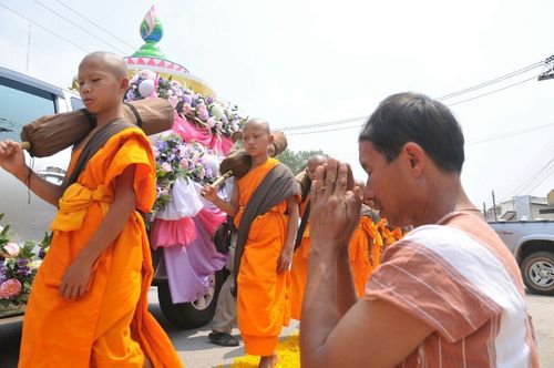 ภาพ No.11129: ธุดงค์อัญเชิญพระบรมธาตุประดิษฐาน ณ เจดีย์น้อยดอยสวรรค์ วัดแม่ขิง
