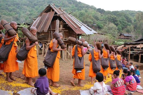 ภาพ No.11130: ธุดงค์อัญเชิญพระบรมธาตุประดิษฐาน ณ เจดีย์น้อยดอยสวรรค์ วัดแม่ขิง