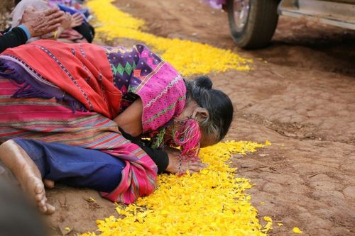ภาพ No.11133: ธุดงค์อัญเชิญพระบรมธาตุประดิษฐาน ณ เจดีย์น้อยดอยสวรรค์ วัดแม่ขิง