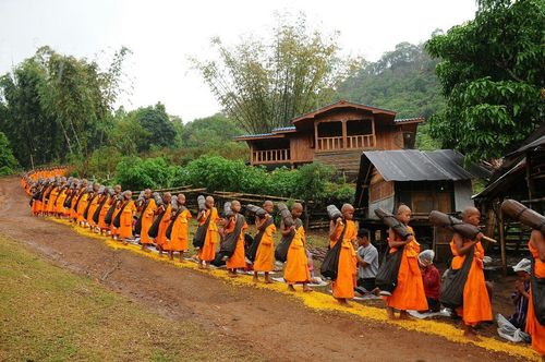 ภาพ No.11134: ธุดงค์อัญเชิญพระบรมธาตุประดิษฐาน ณ เจดีย์น้อยดอยสวรรค์ วัดแม่ขิง