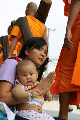 ภาพ No.11140: ธุดงค์อัญเชิญพระบรมธาตุประดิษฐาน ณ เจดีย์น้อยดอยสวรรค์ วัดแม่ขิง