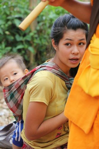 ภาพ No.11147: ธุดงค์อัญเชิญพระบรมธาตุประดิษฐาน ณ เจดีย์น้อยดอยสวรรค์ วัดแม่ขิง