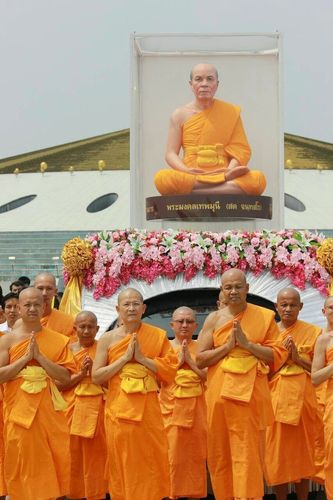 ภาพ No.11058:ประมวลภาพพิธีอัญเชิญรูปเหมือนพระมงคลเทพมุนีไปประดิษฐาน ณ วัดตาก้อง