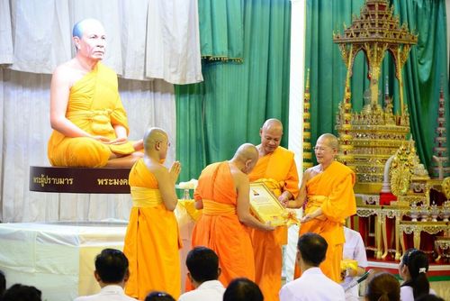 ภาพ No.11075:ประมวลภาพพิธีอัญเชิญรูปเหมือนพระมงคลเทพมุนีไปประดิษฐาน ณ วัดตาก้อง