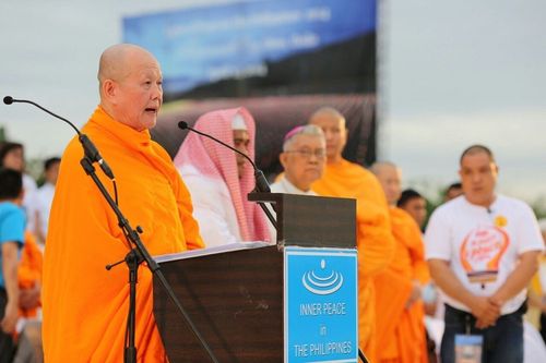 ภาพ No.11116:ประมวลภาพพิธีจุดประทีปเพื่อสันติภาพโลกครั้งที่ 2 ที่ประเทศฟิลิปปินส์