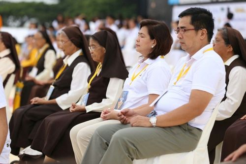 ภาพ No.11114:ประมวลภาพพิธีจุดประทีปเพื่อสันติภาพโลกครั้งที่ 2 ที่ประเทศฟิลิปปินส์