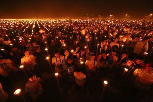 ภาพ No.11096:ประมวลภาพพิธีจุดประทีปเพื่อสันติภาพโลกครั้งที่ 2 ที่ประเทศฟิลิปปินส์