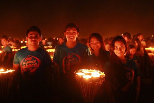 ภาพ No.11099:ประมวลภาพพิธีจุดประทีปเพื่อสันติภาพโลกครั้งที่ 2 ที่ประเทศฟิลิปปินส์