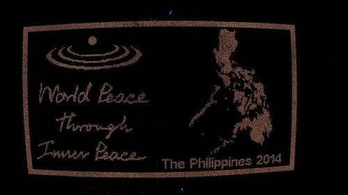 ภาพ No.11101:ประมวลภาพพิธีจุดประทีปเพื่อสันติภาพโลกครั้งที่ 2 ที่ประเทศฟิลิปปินส์