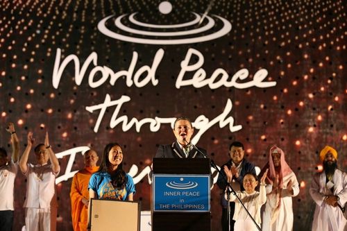 ภาพ No.11109:ประมวลภาพพิธีจุดประทีปเพื่อสันติภาพโลกครั้งที่ 2 ที่ประเทศฟิลิปปินส์