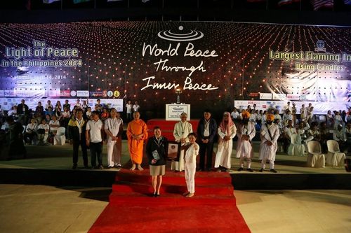 ภาพ No.11113:ประมวลภาพพิธีจุดประทีปเพื่อสันติภาพโลกครั้งที่ 2 ที่ประเทศฟิลิปปินส์