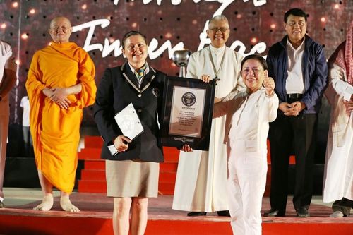 ภาพ No.11112:ประมวลภาพพิธีจุดประทีปเพื่อสันติภาพโลกครั้งที่ 2 ที่ประเทศฟิลิปปินส์