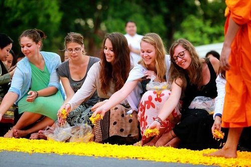 ภาพ No.11213:ประมวลภาพธุดงค์ธรรมชัยอัญเชิญพระบรมธาตุ วันที่ 7 พ.ค. 2557 จ.พระนครศรีอยุธยา