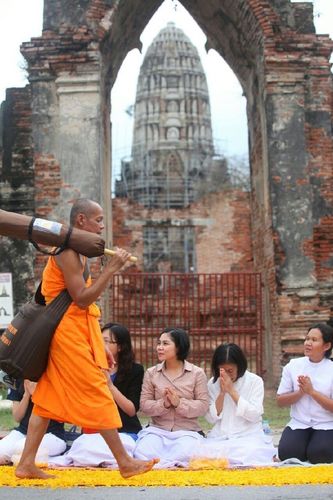 ภาพ No.11215:ประมวลภาพธุดงค์ธรรมชัยอัญเชิญพระบรมธาตุ วันที่ 7 พ.ค. 2557 จ.พระนครศรีอยุธยา