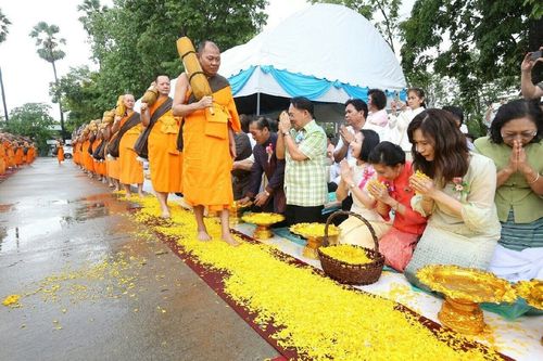 ภาพ No.11249:ประมวลภาพธุดงค์ธรรมชัยอัญเชิญพระบรมธาตุ วันที่ 7 พ.ค. 2557 จ.พระนครศรีอยุธยา
